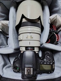 كانون 90D مع زوم رياضي 100_400 شاشه بلوتوث واي فاي مع كافه الملحقات ال...