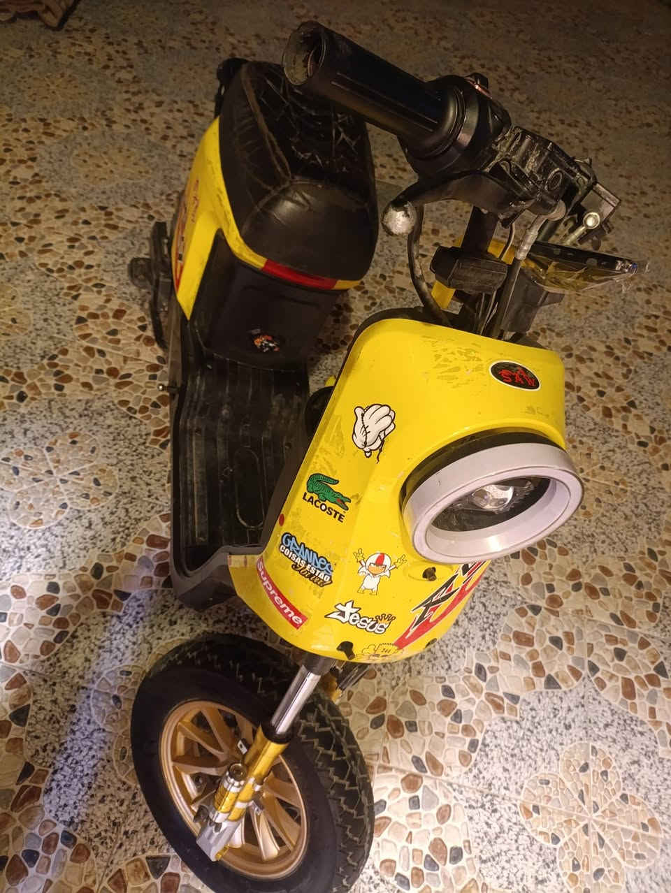 سلام عليكم دراجه للبيع R9 دراجه نضيفه ما بيه اي شي مكاني بصره ابو خصيب الرقم واتساب ***********
السعر 350 وبيهه مجال
