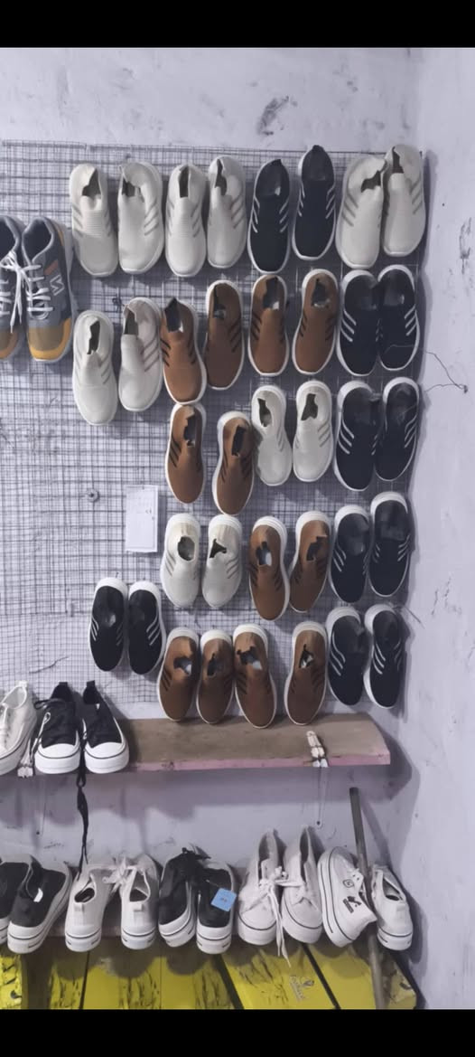 اسلام عليكم اخوان. احذيه ولاديه جدد القطعه 5 الف دينار خل يلبس الفقير والاتصالات *********** العنوان البصره الهارثه
