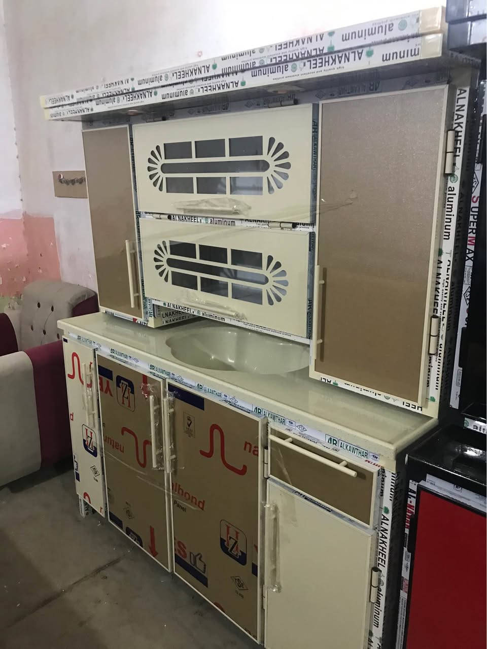 سنك متر ونص مرمر لمعه فول مع الملحق بليت واحد ملم تاج وكلوبات ونرماده حفر ب360 شغل درجه اولى عنوان ناصريه شارع الاخلاص ***********  اللون حسب طلب ناصرية, ذي قار
