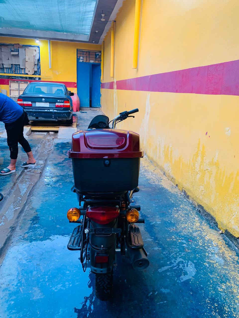 اسلام عليكم دراجه بوكسر أوراق اصولي 2023 طلعت بل 2024 ماشيه قليل ما تعبانه مكفوله كفاله عامه  خاص مغلق عرضها ب1550وبيه مجال ***********
