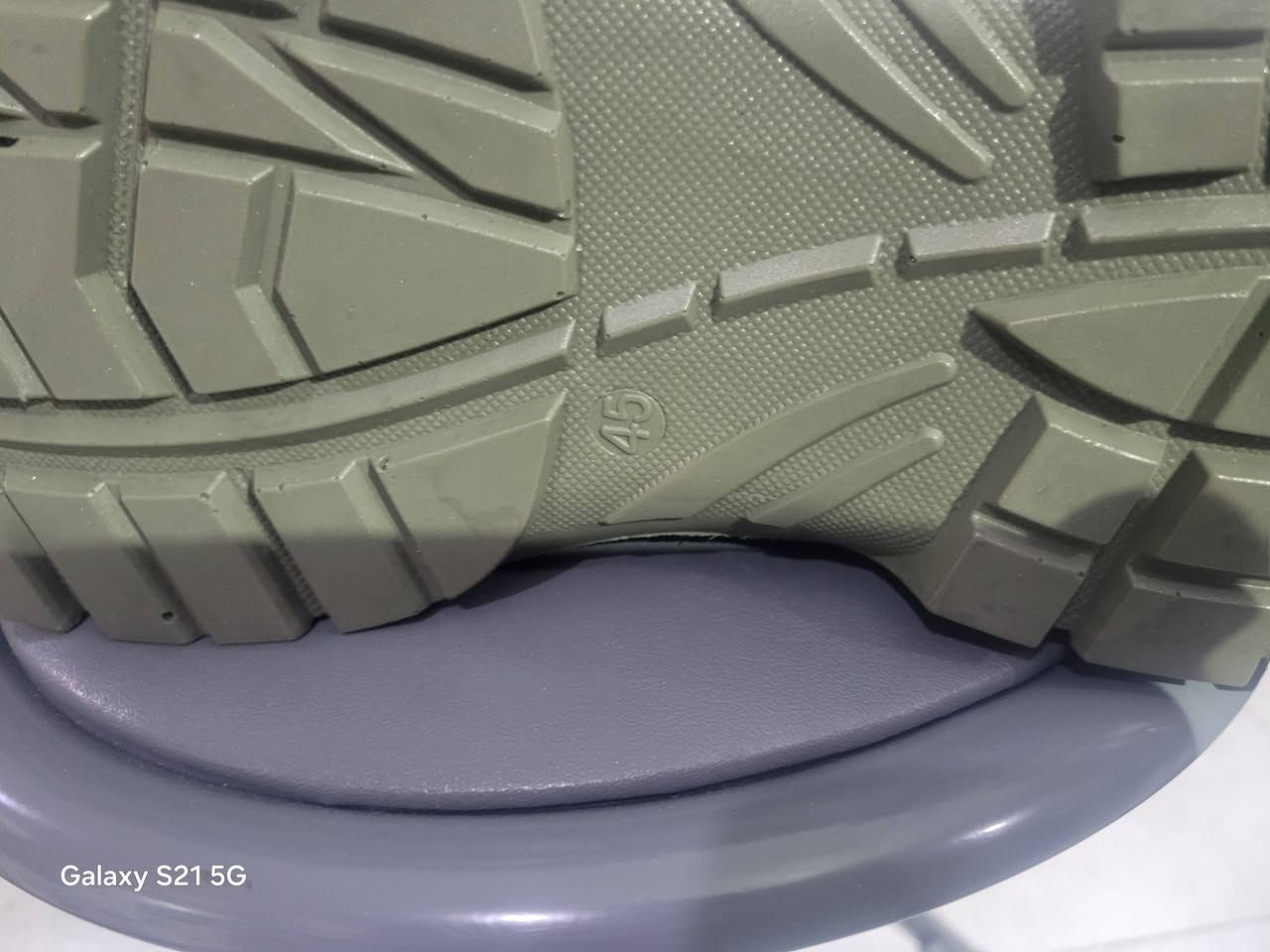 حذا سيفتي الماني جلد لوك قياس ٤٥ كلش قوي للبيع ٤٠$ الشراي يراسلني او يتصل واتسب*********** توصيل موجود لكافة المحافظات
