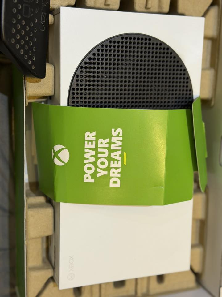 سيريس اكس للبيع مع جوستك وقاعدة شحن
استعمال قليل جدا 

مكاني بغداد البياع مدخل حي المواصلات 
***********
