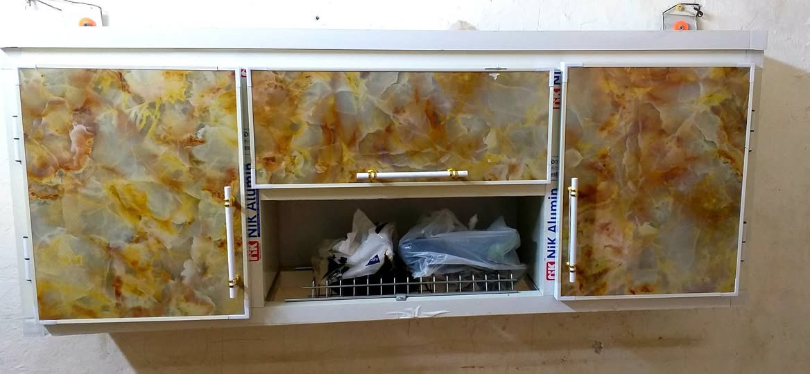 عندي غراض بيت للبيع لغرض السفر ومستعجل على بيعهن 
شلعه وحده 

#ثلاجه جديده وشرط لامصلحه ولا عاطله 

#كنتور خمسة ابواب اخو الجديد

#كاونتر قطعتين مرمر جديد زلغ مابي 

#كاونتر قطعه وحده تزكام 

#سخان الطحان كبير جديد واسعتمال جدا قليل 

#خمسة مراوح سقفيات 2 جدد اخر الصيف اخذتهن وثلاثه مستعملات وشغالات

#مبردات وسط عدد 2 شغالات وحده جديده شغلته بس عشرة ايام 

#جربايه طفل جديده 

العنوان .. تقاطع الهنديه العسكري بنفس التقاطع 

ابيع شلعه وحده 

***********
