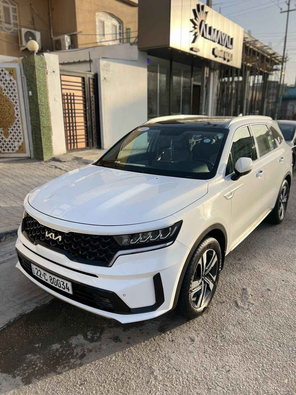 يا الله للبيع سورنتوا خليجي موديل 2023 فول مواصفات بانوراما رقم شمالي اربيل الدولي كفاله عامه السياره جديده زيروا مطلعيها من الشركه بسمنه مداور ثاني يوم ماشيه 31 كامرات رادارات حساسات امامي خلفي وجانبي  السياره جاهزه من كلشي سويچ كير مكينه تبريد تدفئه كله كفاله متصرف عليها ربع دينار 
مكان السياره النجف الاشرف للتواصل خاص 
رقمي *********** واتساب ايضاً 
السعر 338 وبي مجال بسيط .
