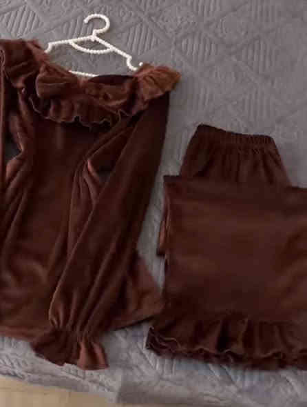 السلام عليكم زبوناتي الغاليات سوتلكم عروضات ع التراكات ع عشره ادللوو علينه لمدة اسبوع توصيل كربلاء باقي محافظات العراق للحجز واتساب ***********
