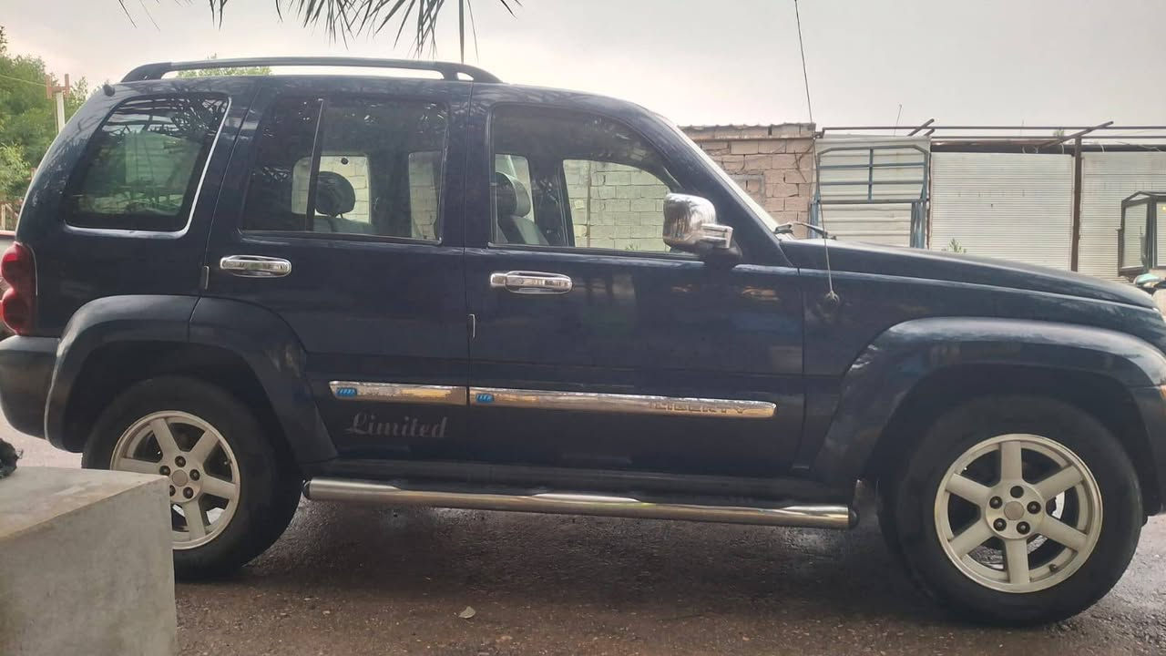 السلام عليكم .. اقرة المنشور للاخير
جيب لبرتي ليمتد موديل ٢٠٠٧ كلين بدون صبغ عالبلاد

محرك وكير بلادي جديد حاوية

تخم حساسات  اصلي مال حاوية

ويل كب بلادي

تو ويل بلادي المرغوب

تخم تاير جديد

منظومة تبريد كلها جديدة وثلج

تحكمات استيرن وشاشات خلفية بلادي وكلها شغالة

كشنات كهرباء 

من الاخير السيارة مال جناي و جديدة وجاهزة وترايك من الحدود للحدود ( بس تنتبه من الصواريخ 😂😂) 

رقم بغداد دولي باسمي 

مكاني بعقوبة للاستفسار اتصال فقط ***********

السعر    ٧٨      وبيها شوية مجال واذا فلوسك ماكاملة

 يرهم الباقي اقساط عالماستر كارد الرافدين فقط
