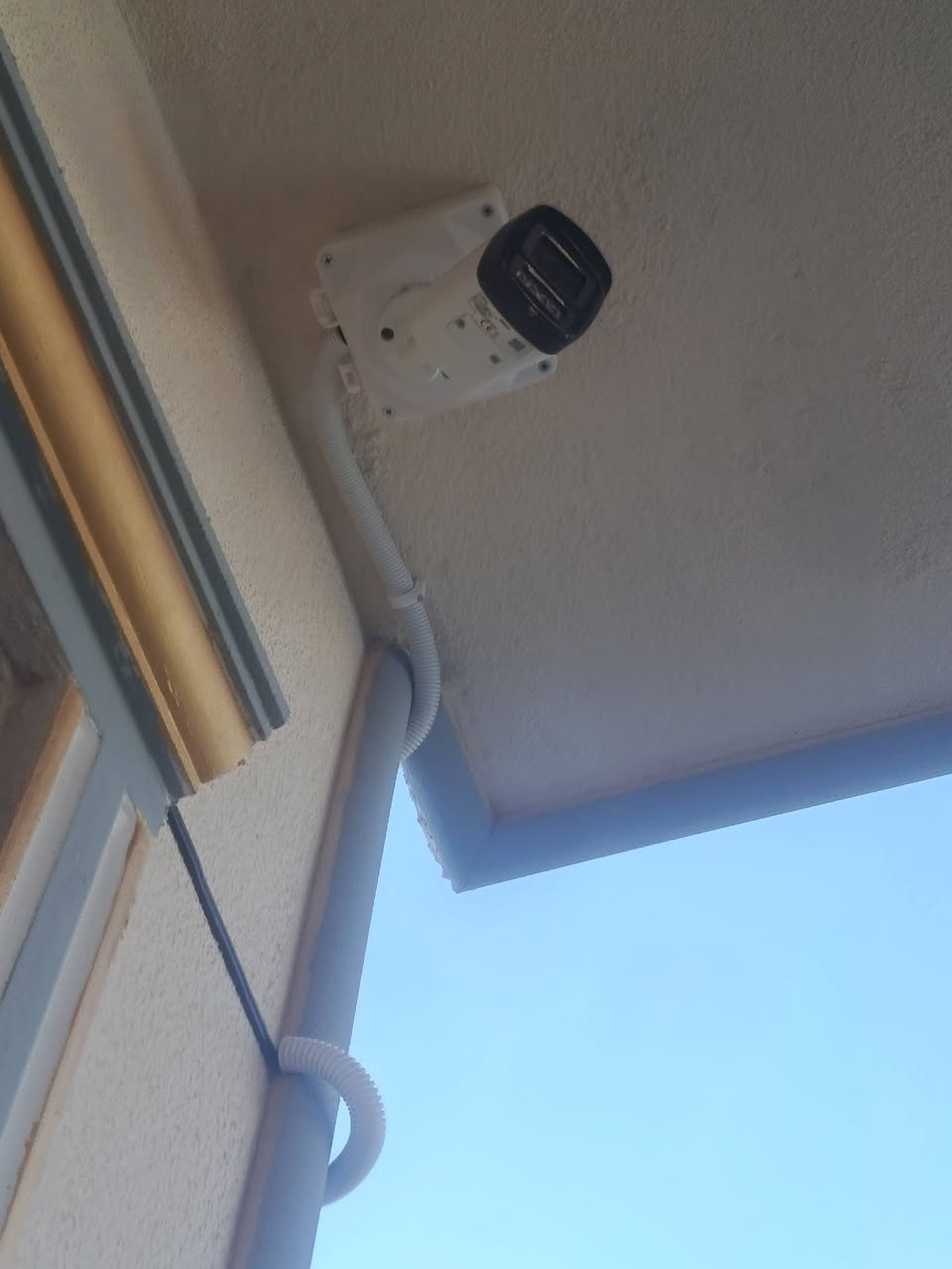 نصب وتجهيز كامرات المراقبة بكافة انواعها وبأسعار تنافسية للاستفسار ***********
