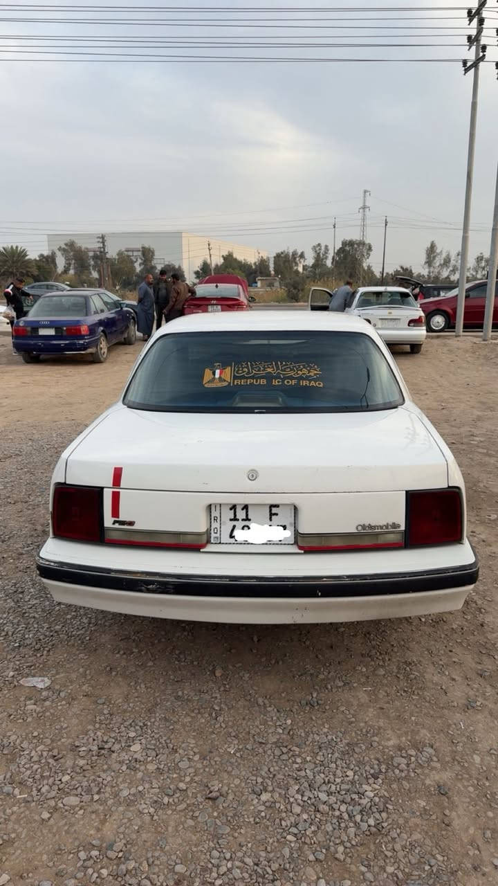 اولدز موديل 1990 سياره كله 
جاهزه مكينه ابلادي 3100 بلادي 
رقم بغداد سنويته 30 ارقام دولي 
بغداد بسمي السياره تبريت تفه كهربيات دشبول لايت عالي ناصي جام سمعات أربعه كله شغال سياره مكفوله كفاله عامه من ضربه ومعجون وخياس سياره داخل وخارج جديد سياره مال جناي متعوب عليه معنه كلام بيع أو مراوس حسب القناعه سعر 50) ***********
