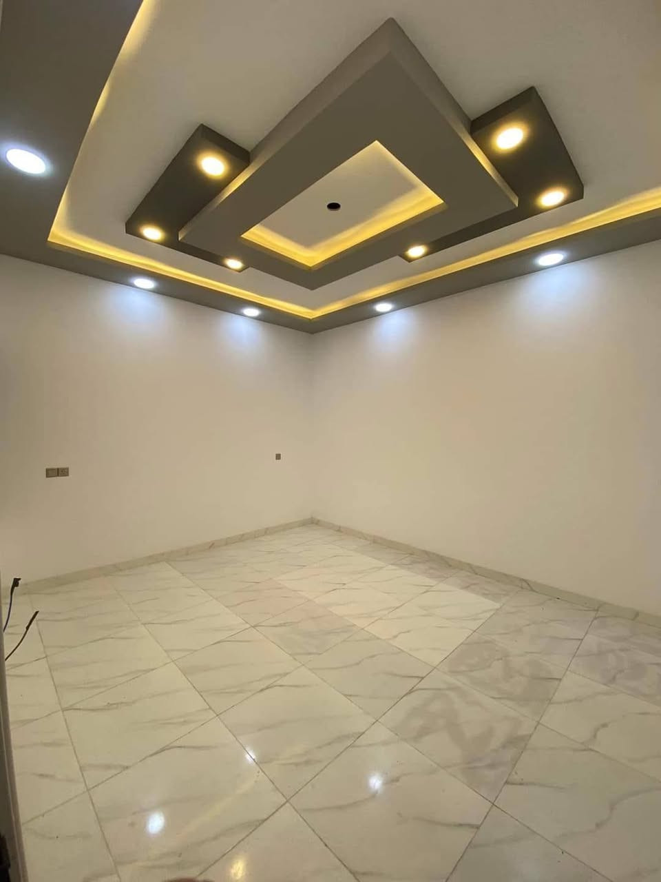 ---- عقارات الموصل الحدباء ----

              🏤💥دار للبيع 💥🏤
    

🔴 مساحة الدار 125 متر 

🔴 بناء حديث زيرو 

🔴حي المصارف خلف كوفي خواطر 

🔴 يحتوي الدار على 4 غرف نوم 

             ////////////////////////////

لمعرفة التفاصيل مراجعة المكتب او الاتصال على الرقم
                        ***********

🔵 نستقبل جميع طلباتكم وعروضاتكم...
