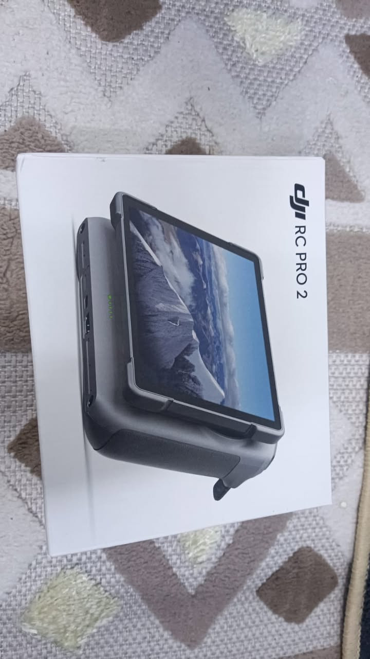 DJI RC 2 PRO
السعر بالموقع 1250$
يمي مليون و٧٨٥ ألف 
رجا الي مايعرف قيمته لا يعلق 

يدعم البث المباشر لدرونات التالية 
DJI Mavic 4 PRO
DJI Air 3/Air3s
DJI Mini 4 Pro 
DJI Mini 5 Pro

ميزات جهاز 
الشاشة: 7 بوصة، Mini-LED، سطوع يصل إلى 2000 شمعة.
التصوير: شاشة دوارة للتصوير الرأسي المباشر.
النظام: نقل فيديو بتقنية O4+ (OcuSync 4+).
التخزين: ذاكرة داخلية 128 جيجابايت.
البطارية: عمر بطارية يصل إلى 4 ساعات.


**إذا كنت صاحب هذا الإعلان وتريد حذفه لأي سبب، رجاءا أرسل رسالة إلى الدعم الفني**