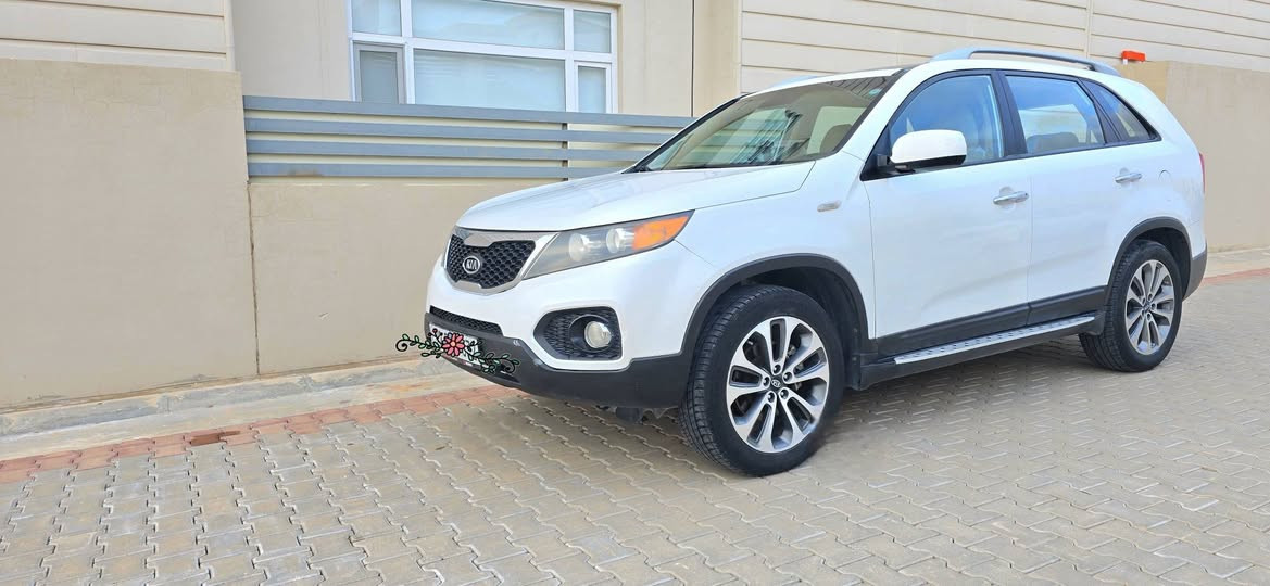 کیا سورینتو خلیجی
مودیل 2012 ، اربعە سلندر ، تخم طایە جدید  رقم و هزە جدید ، سقف بانوراما ، سبع راکب ، تبرید ثلاث قطع ،شاشە ایباد ، ماشیە 190 الف بدون تبخیر بدون صوت بدون دخان
نص باب سائق صبخ و شبر من جاملخ سائق بدون ضربە بدون دواخل ، سیارە حلوە و نظیف کلشی بشرط تحویل ،سعر 149 و مجال بسیط
*********** کلار
