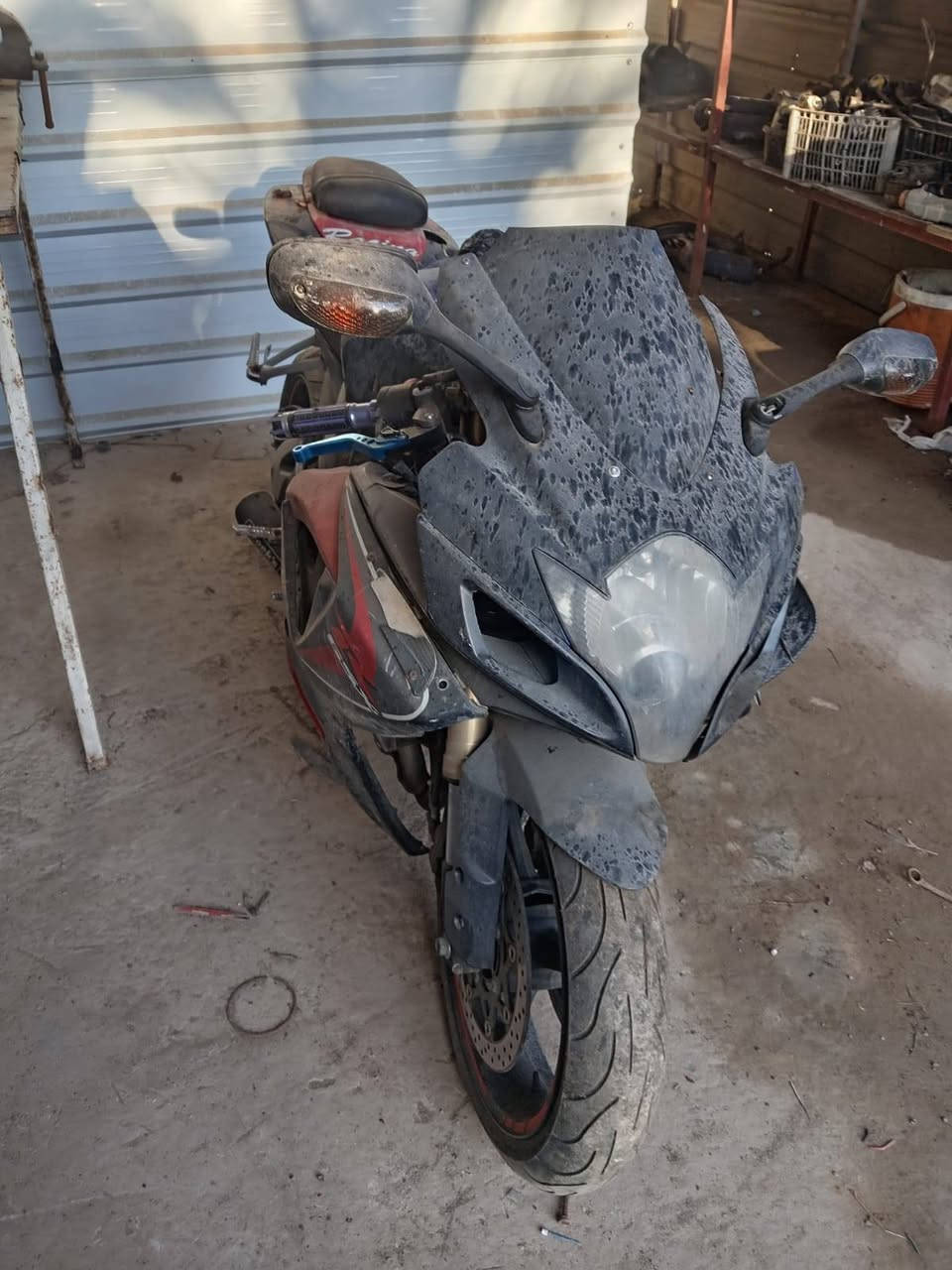 للبيع جكسر 2007 750cc كوم حديد طافيه كوم حديد طافيه الدراجه متروكه ولاتسألني شبيه شراي يخابر رحمه لوالديكم السعر 10 أوراق العنوان بغداد البياع شراي يخابر تجي تحمل ***********
