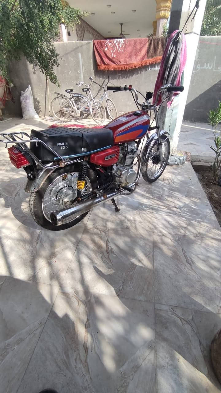 سلام عليكم دراجه ايراني اوراق للبيع موديل 17 مكان الهوير السعر خاص ***********
