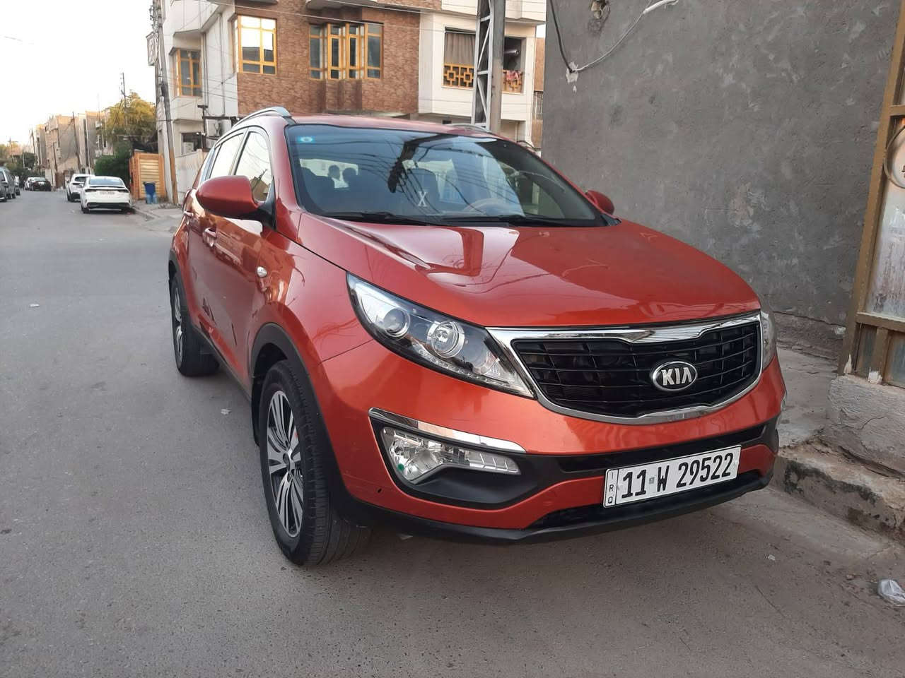من رخصت لادمن 
عندي سيارة سبورتج 15 مشمشي خليجي 
محرك 4 سلندر 2000 دوش 
سيارة بيه صبغ باب امامي ايمن 
ماشيه 158 ألف 
سعر 133 ورقه وبيه مجال بسيط 
مكان سيارة بغداد دوره قريب جسر الميكانيك 
*********** / ***********
