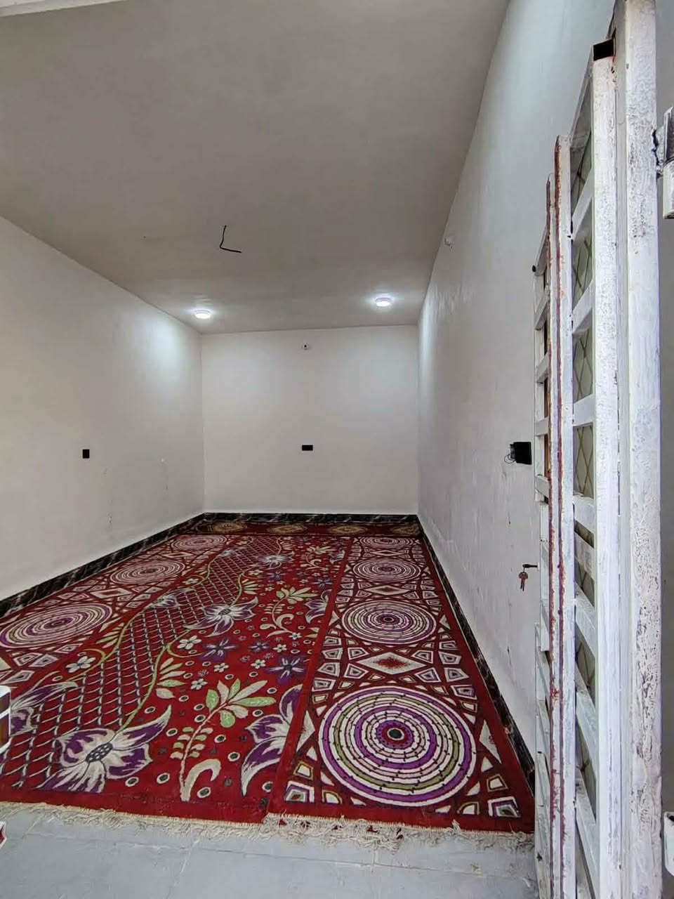 بيت زراعي. سند 25للبيع في حي الامين مساحته 150 يحتوي على غرفتين وصاله واستقبال ومطبخ وطارمه حلوه البيت جديد بناء هذه السنه نزلت الساده الفؤاديين قرب عمود 622 سعره 45 وبيه مجال. 
للاستفسار مراسلة صفحة او الاتصال  ‏‪***********‬‏
