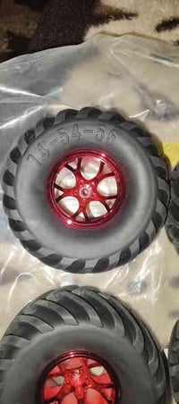 تحية طيبة شباب تايرات عملاقه الي تخدمه ينطيني بيها سعر حلوو تواصل وتسا...