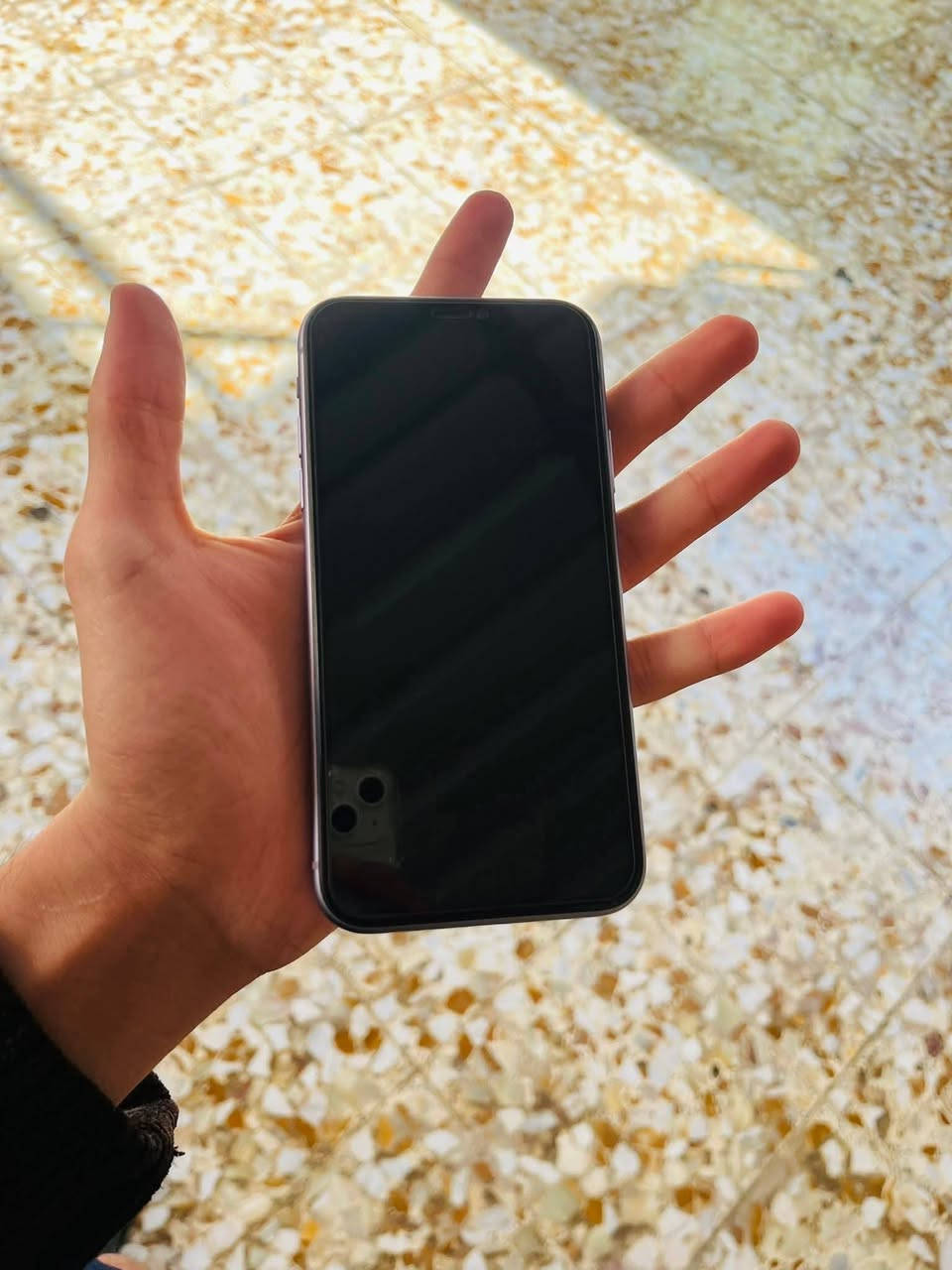 ايفون 11 الذاكرة 128 البطارية 77 
الجهاز نضيف حيل وكله شغال مكفول السعر 225 ألف 
م/ مبدل شاشه اصليه من جهاز ثاني 
ناصريه مركز ***********

