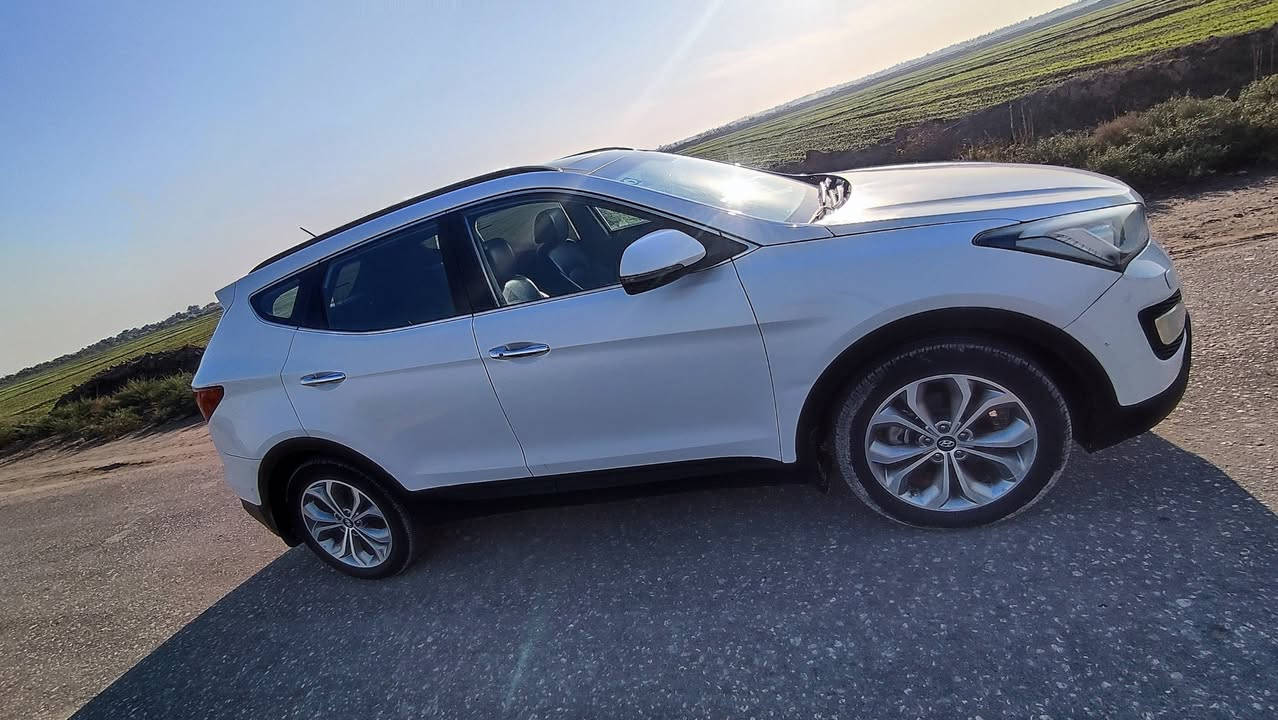 السلام عليكم.
سنتافي 2016 خليجي سيارة مال بيت وبالعافية ع شراي 
كفالة  6سلندر (3.300) 7 راكب فورويل
كير ومحرك شرط اخت الزيرو رقم بغداد 
مواصفات:
مقاعد كهرباء وجلد  
تحكم ستيرن جهتين 
مثبت سرعة 
نظام الايكو 
ونظام المساعدة في المنحدرات 
مانع انزلاق 
تبريد بيانو 🎹 
تبريد 3 قطع
مري شفط اشاير بالمري
حساسات 
لد امامي خلفي
ويل19 كروم
يدات نيكل
تخم تاير جديد 💯
صدر  جديد 💯
باتري جديد 💯 
سياره جاهزة من كلشي 
مكاني الديوانيه  خاص+اتصال + واتساب***********
