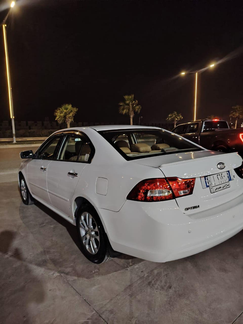 السلام عليكم 
  
 كيا اوبتما 
 موديل 2010
لون ابيض ثلجي
 خليجي 
محرك 2400 دوش
داخل صحراوي 
تبريد ثلج 
تدفىه نار 
خمسه ويل 
أربعه دسك 

تحويل مباشر

مكان السياره تكريت  القادسيه 

 ***********

***********
