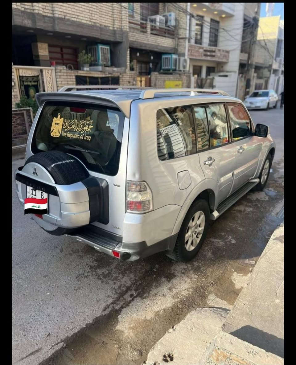 مراوس 
 باجيرو ٢٠٠٩ خليجي حبتور
 رقم بغداد مميز بأسمي
 محرك ٣٠٠٠ لا تنقيص ولا تبخير
 4 × 4
 منضومة زنون بلادية . 
زراگ لايت .
 مراية كهربائية .
اشاير بالمري .
اشاير ترحيب بالمري .
اشاير ترحيب بالباب .
 فتحة سلايد روف .
تبريد ٣ قطع .
ثلاجة .
 ٧ راكب غطس .
 شاشة لمس . 
 تحكمات ستيرن جهتين .
 مثبت سرعة .
 كتلوكات الشركة موجودة
 جگ الشركة موجود
 حقيبة طوارئ الشركة موجودة
 السيارة على وضع الشركة
 مكانهة بغداد 
 ***********
 ***********
