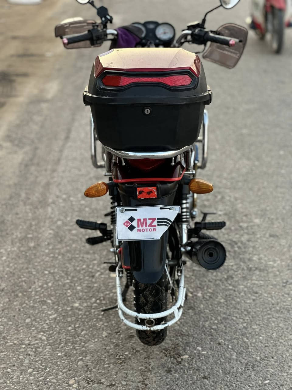 سنكي ناصي MZمكينه 200
موديل ٢١ 

كشر بلاد بعد احله من الصور 

دراجه كفاله عامه من التاير للتاير 

سويجات ٢ 

بصمات ٢ 

اوراق اصوليه اصوليه يعني منفيس مو بس رقم شاصي 

حته الدوشمه مالتها بلاد 

ماطور نضيف يرادله ترتيب كهربائيات شويه يعني كماليات 

السعر مليون و 100 

عنوان صلاح الدين بلد

***********
