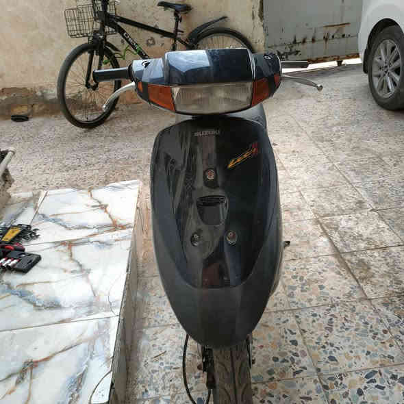 دراجة للبيع سازوكي مصطره اوراق  مكينه ما مفتوحه على فحص تاير جديد ماشيه قليل من من نزلت من رمبه شهرين شلعه ومعدل نضيفه الرقم *********** الباقي خاص
