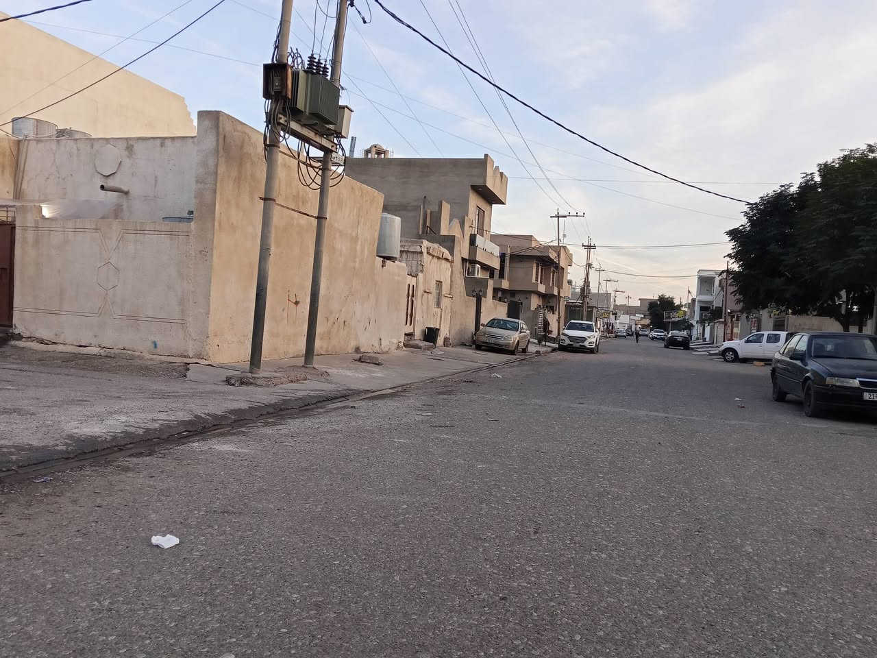 📺 اعلان رقم 347
                  دار قديم للبيع بقيمة أرض
                  بمساحة 177 متر ركن
                   10 م × 17.7 متر 
                   طابو ملك صرف     
        موقع مميز جداً خلف سوق مباشرة    
                  

📍عنوان الدار 🏡
كركوك - حي الحرية خلف السوق مباشرة 

☎️ للإستفسار يرجى الاتصال 
بالأرقام الموبايلات الواردة أدناه
📲   ***********
📲.  *********** 
📍او زوروا مكتبنا مكتب حاجي يادكار للعقار 
في حي القادسية الأولى مقابل محطة الكهرباء
