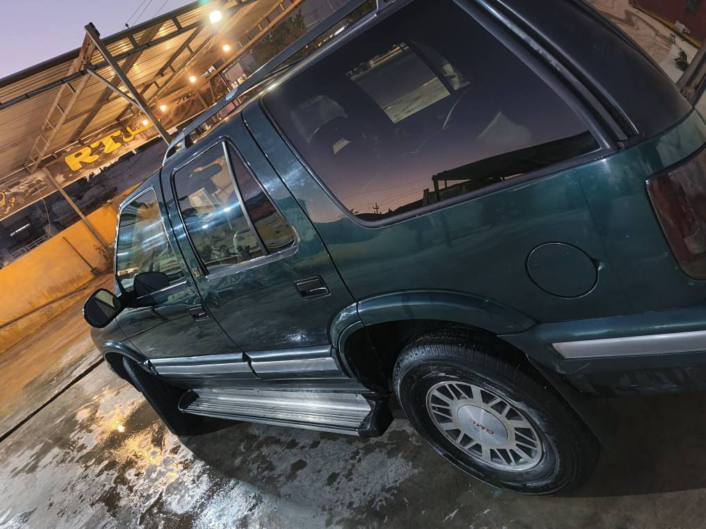 جمسي Gmc جيمي موديل 96 للبيع 
كير ومحرك ٦ سلندر بشرط 
تبريد شغال 
كشنات جلد وكهرباء 
بطاقة بانزين بيه
رقم كركوك تحويل وكالة بشرط 
العنوان كركوك حي الواسطي
السعر ٣٧ وبي مجال بسيط
*********** كركوك, العراق
