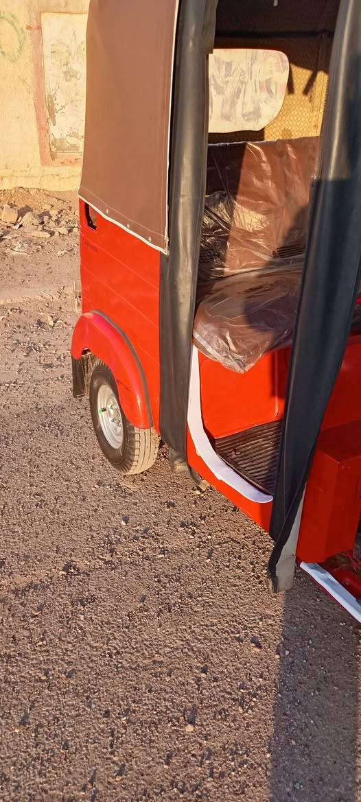 سلام عليكم شباب تكتك موديل 18رقم بغداد تحويل ثاني يوم نازله بل 19سنويه تقرة 19 مكينه مفتوحه لاتنقيص ولاتبخير مصبوغه عام جماليه طخه زغيرة بل لغد ومعمرة بارد سعر 5ونص وبيه مجال شي قليل العنوان بلديات شارع السجه رقم الهاتف ***********
