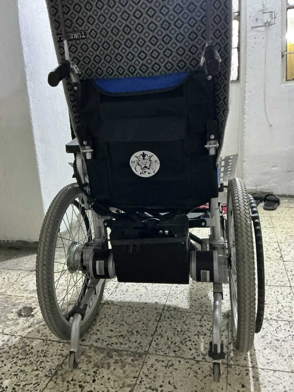 السلام عليكم كرسي كهرباىي مستعمل قليل وبحاله جيد جداّ السعر ٣٠٠ المكان بغداد الجديده هاتف *********** بي وتساب
