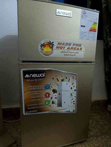 السلام عليكم ثلاجة للبيع حجم صغير مال مكاتب او غرفة نوم بعدها جديده مستعمله شهر او شهرين فقط برودتها فول تجي بابين منفصلات الفريز تجميده كلش قوي لأن شتاء مقللين الدرجه مالتها سعرها 140  وبيها مجال
***********
