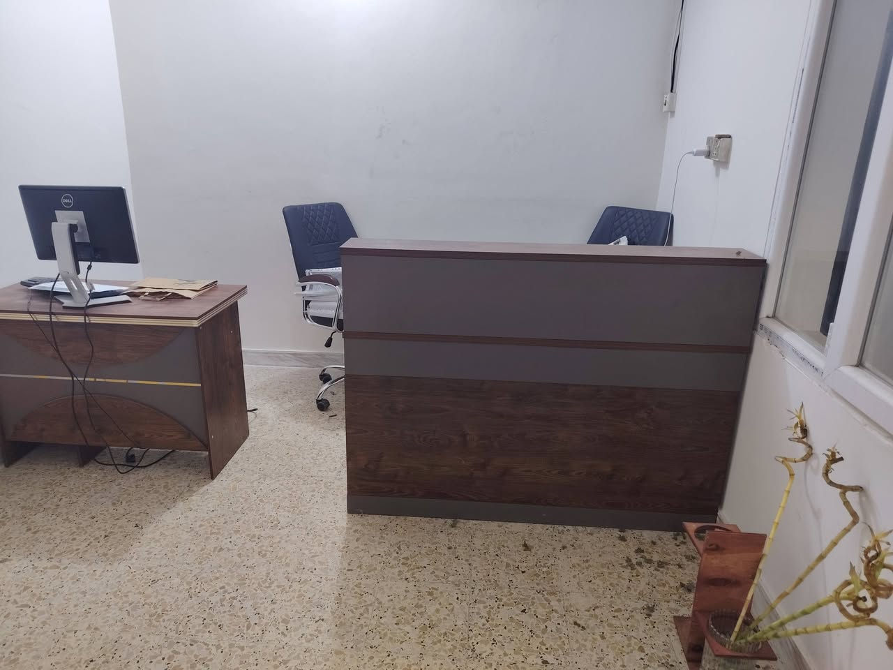 أثاث مكتب للبيع مستعمل ثلاثة أشهر فقط جديدة بعدة

***********
