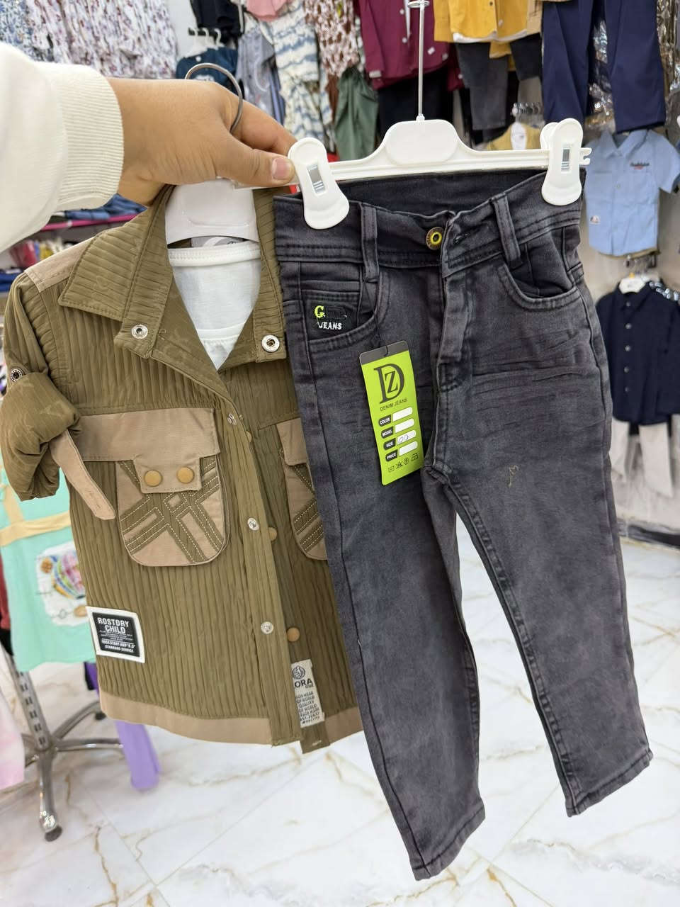 عرض ملابس أولاد: طقم 3 قطع
 • القميص + البدي + البنطلون كابوي
 • متوفر جميع القياسات
 • ألوان متنوعة وجذابة
 • قماش أصلي عالي الجودة
 • المكان: مجمع الحاج، هاتف العامري

لا تتردد، اختار لأطفالك الأفضل!


**إذا كنت صاحب هذا الإعلان وتريد حذفه لأي سبب، رجاءا أرسل رسالة إلى الدعم الفني**