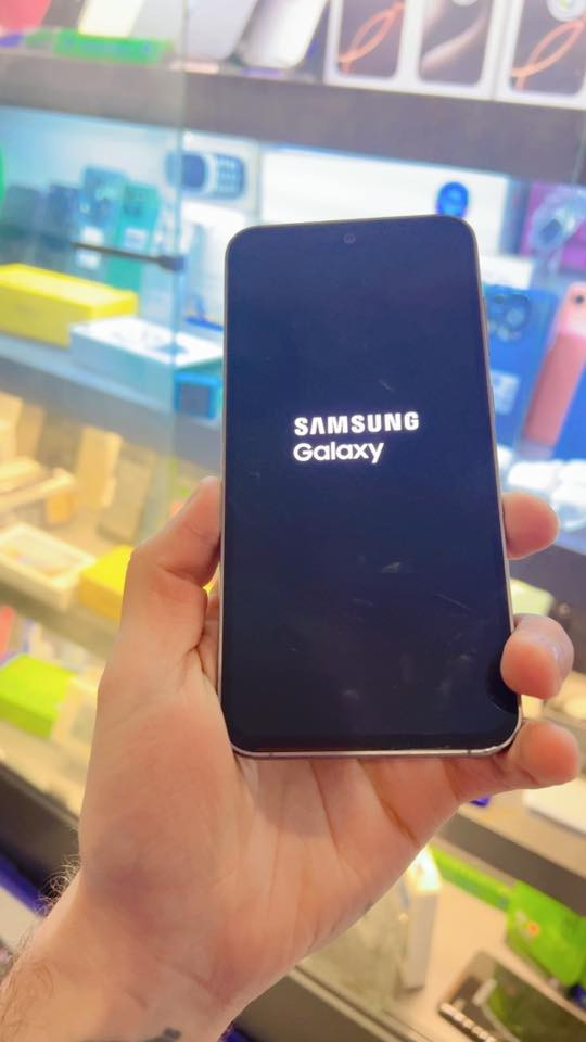السلام عليكم سامسونك S23FE ذاكره 256 عشوايه 8 دبل خط الجهاز فول سلاسه بالمس السعر 350 الف قفل قفل عنوان بغداد المشتل شارع الجامع ***********
