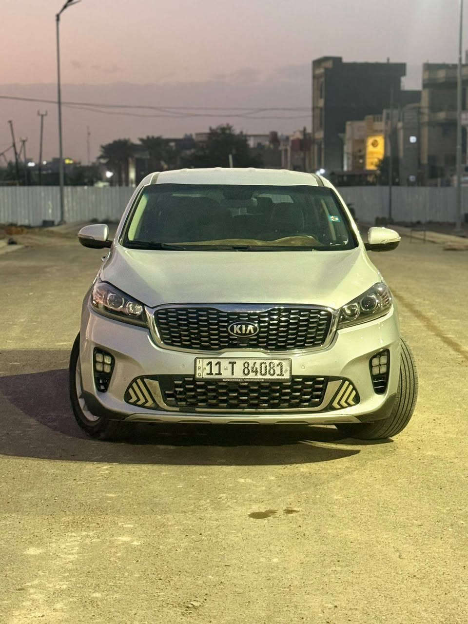 سلام عليكم 
سورنتو موديل 2019
رقم بغداد تحويل مباشر 
حادثه مال امريكا بس بنيد 
وبل عراق بيه جاملغ وبنيد وجاملغ خلفي صبغ
مواصفات 
محرك سته 6 سلندر
سبع راكب 
شاشه 
كأمره
السعر 145 ورقه وبيه مجال بسيط 
اتصال على رقم ***********
مكان سياره بغداد بلديات حي تجار بغداد, العراق
