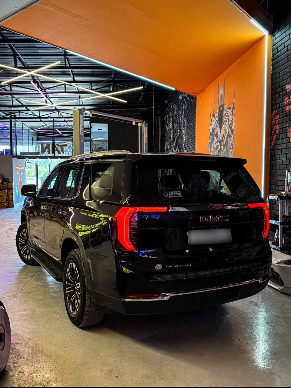 جمسي الفيشن 2025 خليجي بعدهه بحالة زيرو
السيارة ضمان وكالة المنصور (بعدهه تحت الضمان) 
مكفولة من الفتح والدبل كود والصبغ ماشية 13 الف 
رقم بغداد تحويل مباشر 
السعر 615$ وبيهه مجال بسيط 
مكان السيارة بغداد - البلديات 
رقم الهاتف / واتساب : ***********
