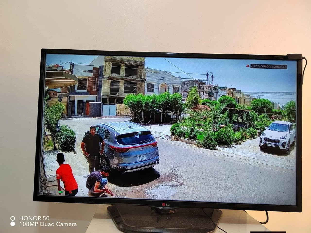 تريد مثل هذه الدقة تعال ويانا
منظومة 4 كاميرات تجميع بأعلى المواصفات
مع خاصة الذكاء الاصطناعي 

خاصة الذكاء الاصطناعي هي:-
1️⃣ - تصوير اي شخص يصلك قرب المكان بصورة خاصة صوت 
     وصورة ولقطة فديو ١٠ ثواني .
2️⃣-ممكن تحديد الأشخاص المخولين من قبل النظام بعد 
       ادخال بيانات من قبل المستخدم.
3️⃣-تفعيل إرسال صور الأشخاص على الهاتف.
4️⃣- حفظ صورة آخر شخص كان بالموقع قبل فقدان او 
         سرقة جهاز وإرسالها على الهاتف

منظومة دهوادقة 5 ميكا فول كلر صوت وصورة 

📌المواصفات
🔺4 كاميرات دقة 5 ميكا فول كلر صوت وصورة دهوا اصلي
     دبل لد ( تصوير ليلي نهاري ملون حتى بدون انارة)

 🔻ديفيار 4 جنل دقة 5 ميكا نوع دهوا يشغل كل انواع 
      الكاميرات ويدعم تسجيل الصوت مع تصوير الوجوه 
     والتعرف عليها بالذكاء الاصطناعي 

🔻هارد خزن اصلي .

🔺كيبل رولة 100م مسلح ونحاس ومقاوم كافة الظروف الجوية 

🔺جهاز يو بي اس نوع ليثيوم اصلي يشغل منظومة الكاميرات 
     مع منظومة الانترنت ٣ ساعات حقيقي ويعتبر جهاز حماية 
     ومنظم فولتية وتلغي كافة المحولات

🔻بوكسات عدد 4 خاصة بالكاميرات لحماية الفيش من 
     الرطوبة والعبث وتعطي شكل لائق للكاميرات

🔻فيش كامله خاصة بالكاميرات

🔺كيبل اج دي مسلح

🔻ممكن ربط المنظومة على الانترنت وتراقيب وانت باي 
     مكان بالعالم

🔺ضمان سنه حقيقي

🔴لمزيد من المعلومات مراسلتنا على الخاص او الاتصال على الرقم
***********
