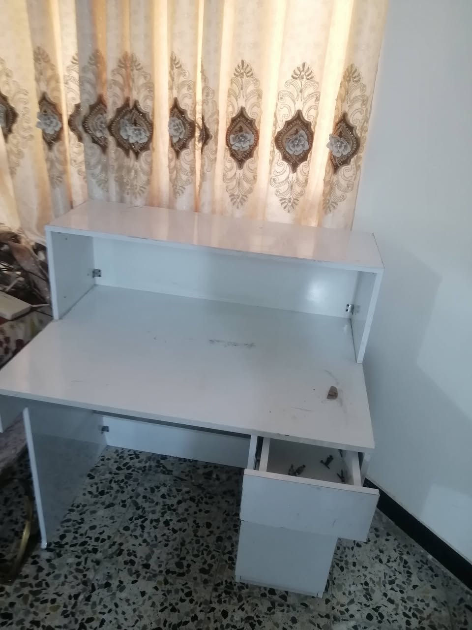 ميز مال حاسبه مال دراسه نظيف للبيع بغداد العبيدي ***********
