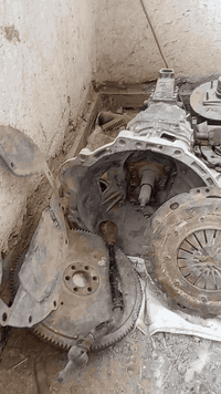 السلام عليكم متاح كير ثري واي 85عينه وصينه ويده مشروط اي السعر 250 استفسار الاتصال  الرقم ***********
