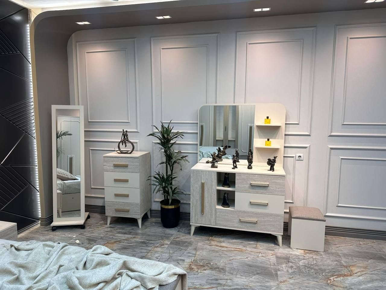 *تم بعون الله وصول موديل المودرن*
 *كنتور ملحق 3 متر*
*1- ضهر فايبر 4 ملم*
*2- برغي وچوي حديد*  
*3- سرير  مخزن + مساند تقوية*
*4- ميز تواليت 130*180*
*5- نرمادةوسكة اصلي 
السعر 1850.000 الف عراقي فقط 
الشد والنقل مجاناً داخل الموصل 
للاستفسار ***********
