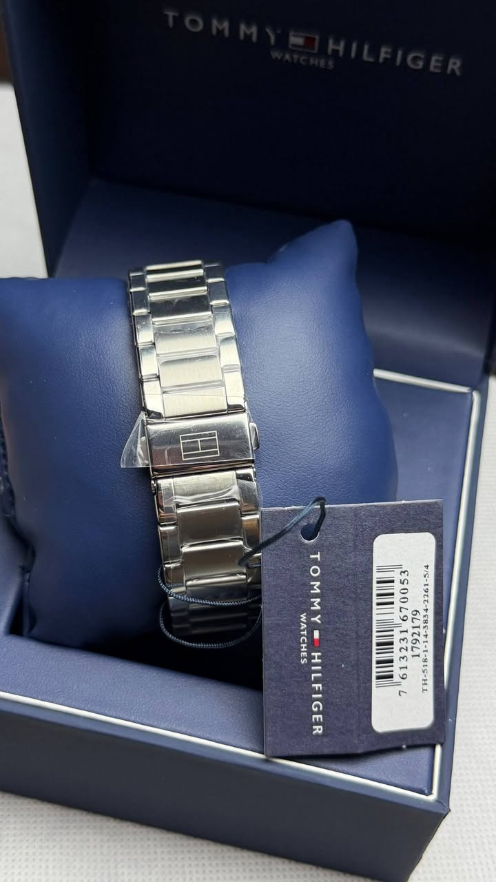 Tommy HILFIGER 
ايطالي اصلي وكالة 
رقم الموديل 1792179
كاملة المرفقات ضمان سنة 
ارقام واميال لامينوس
سناتر ( اسبوعي - شهري ) 
نظام 24 ساعة
ستانلس ستيل بالكامل 
مقاومة للماء 5 بار 

السعر مناسب جداً للمهتمين

KjueUvzGTjJNetgXvk


**إذا كنت صاحب هذا الإعلان وتريد حذفه لأي سبب، رجاءا أرسل رسالة إلى الدعم الفني**