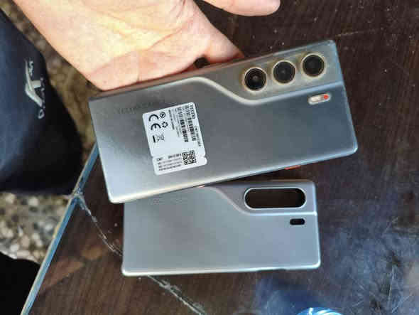 جاهز أخو الجديد بعده بضمان كامون 40 برو 5G 
اذكره 265عشوايه 12 يشغل 90 فريم 
 سعره 275 بي مجال متواجد واتس اب ***********
