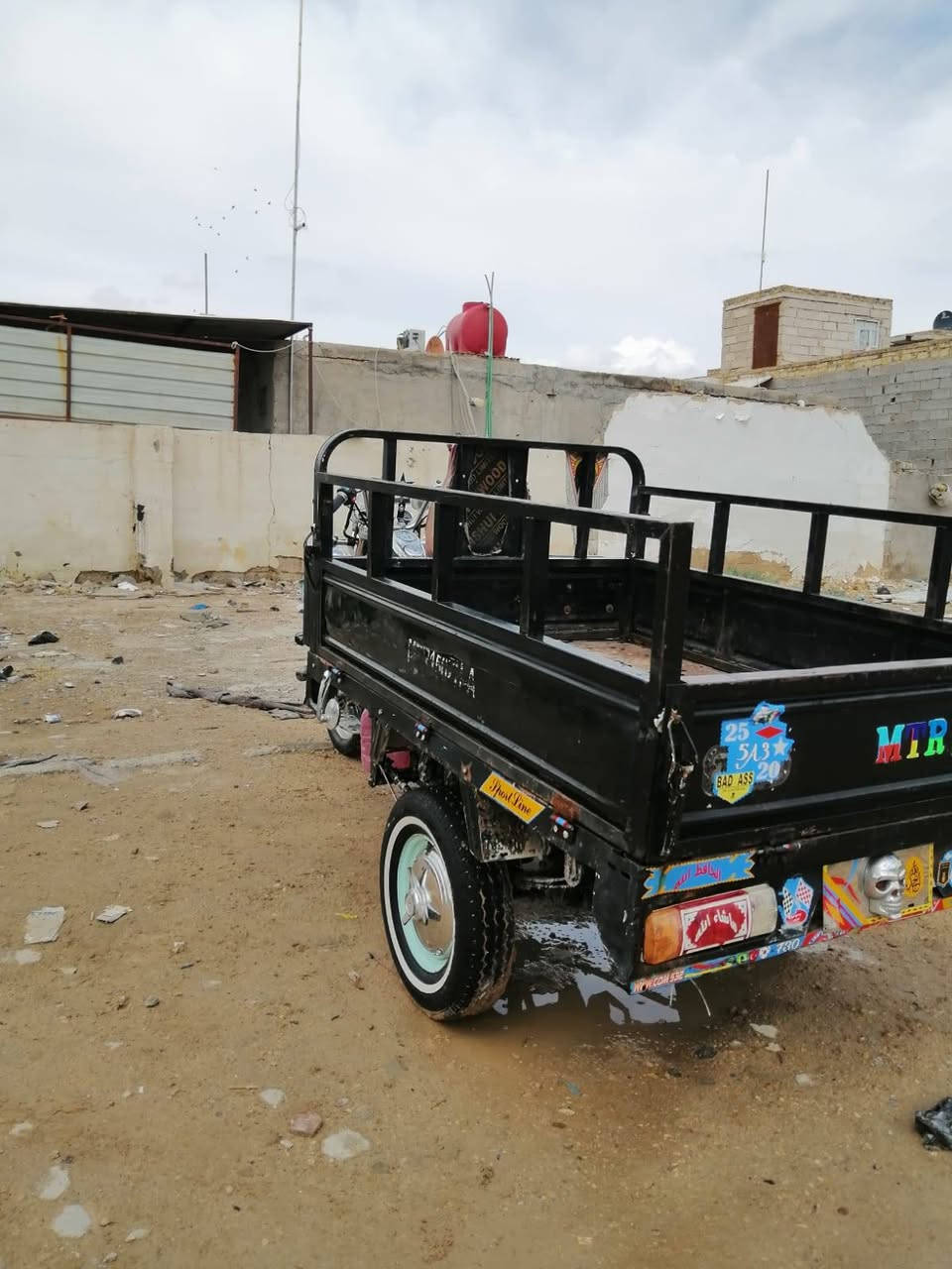 السلام عليكم سته للبيع موديل 20 اوراق اصولي مكينه 25 طلع الشمس شادينها مكان نجفرمقفوله برغمه عايزه خير من الله احلى من الصور***********
