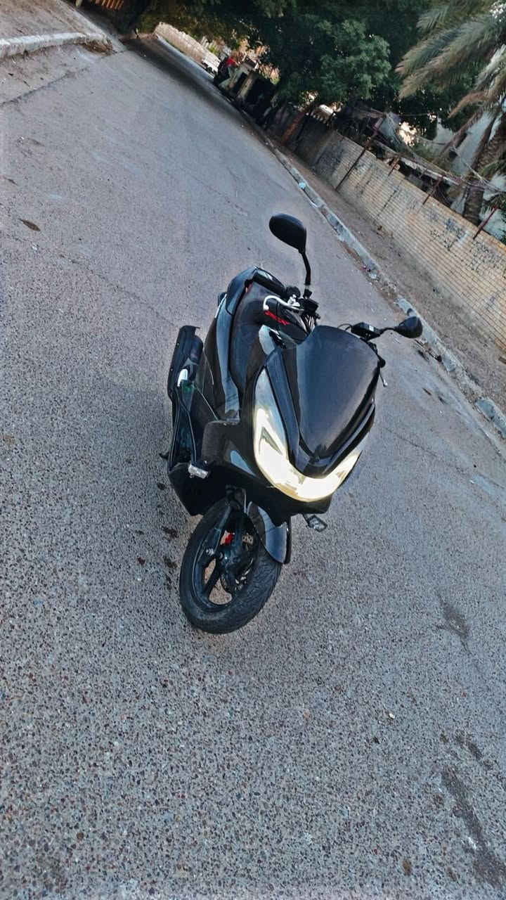 السلام عليكم دراجه البيع pcx جيل ثاني ياباني
مكينه 150 دراجه مكفوله كفاله عامه 
شرط كتلوكه وياه 
يدات تدفئه 
كأمره إماميه خلفيه 
كشن رياضي 
حساس زدحام
حساس ستاند 
سعره 1800 بيه مجال
مكاني بغداد 
رقم ***********

