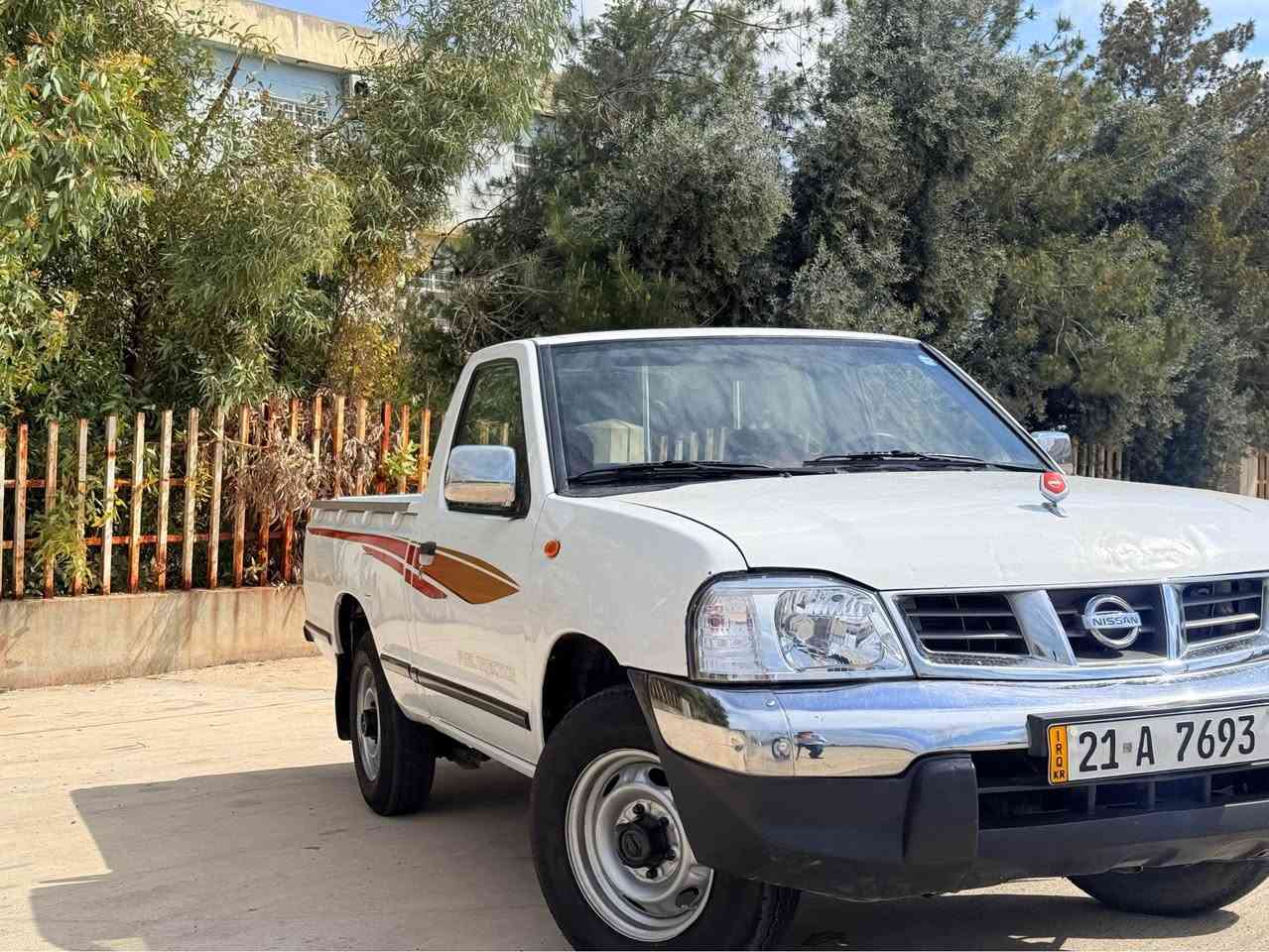 نیسان پیکەب
مودیل ٢٠٠٨
سیارکە خاوینە نویە هیچ مەسرەفیکی ناویت
شاشە ئایپات
گیر مەکینە بە شەرت
تەنها دەرکی بشتەوە لە سەر صبغ کرایە بی  داخلی بە شەرت
سەنەوی نویە تا ٢٠٢٦ تەحویل کردن بە شەرت
نرخ ١٠٢$مجالکی کەم تیدایە 
*********** اكر, نينوى
