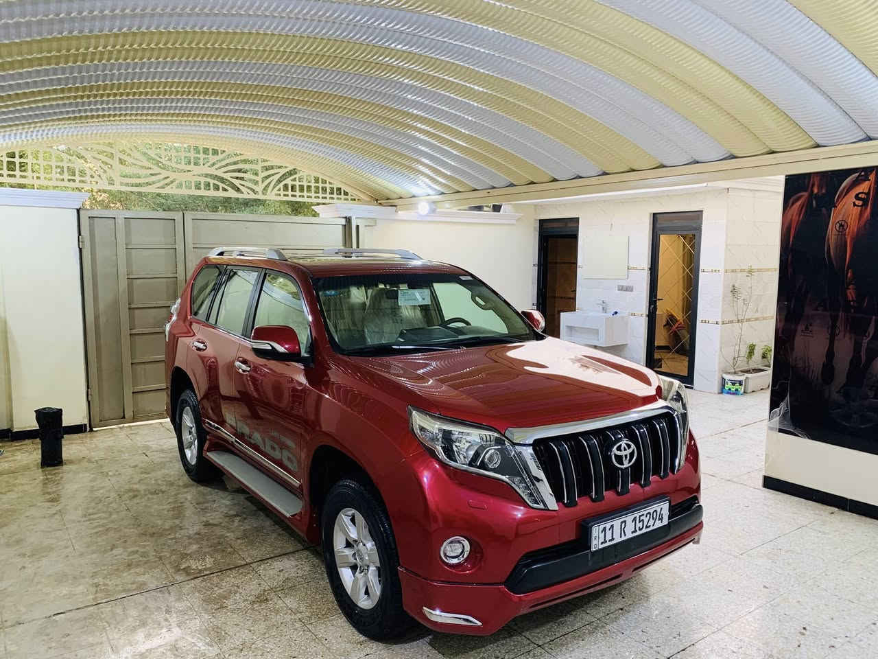 سلام عليكم عندي سياره البيع برادو موديل 2017 رقم بغداد دولي جديده سياره وحلوه مكفول فول فول موصفات عنوان بغداد ولشراي يتصل على رقم ***********
