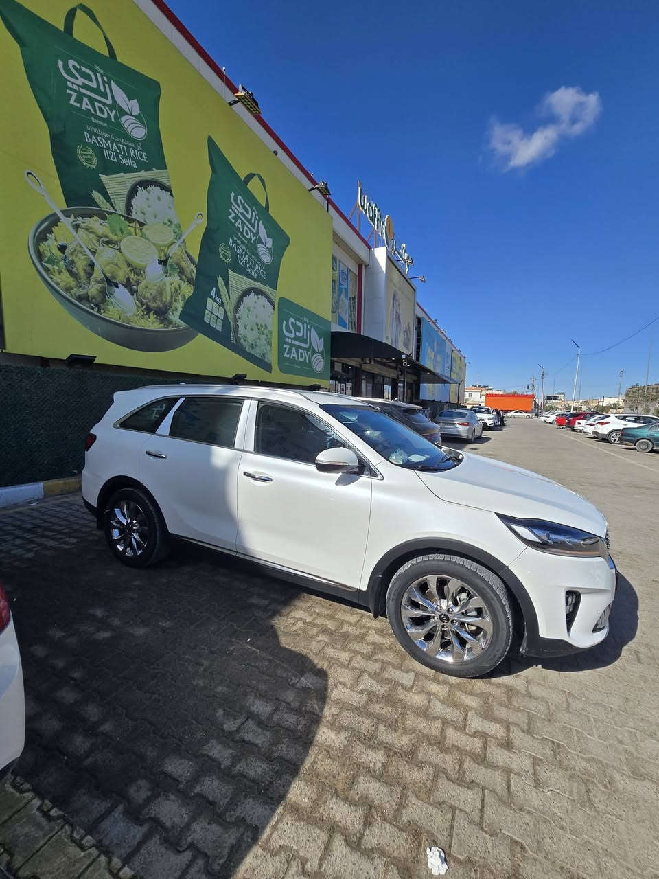 للبيع كيا سورنتو ٢٠٢٠ رقم بغداد انكليزي ٦ سلندر  مكفوله من ضربه وصبغ وتبديل مكينه وكير على وضع الشركه  ماشيه ٧٦ الف سعرها ٢٥٥ وبيها مجال بسيط النجف الاشرف اتصال ***********
