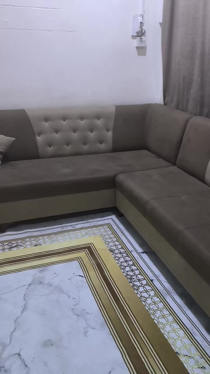 ديوان استعمال قليل تفصال 10متر  5قطع لون بيجي غمق وفاتح .السعر 
600.000 الف البصره الموفقيه
***********واتساب
