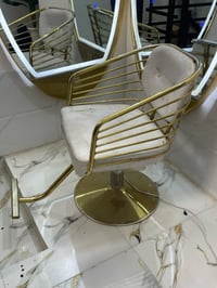 غراض صالون للبيع العنوان الحريه